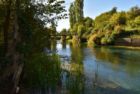 Kupalište na izvoru Jadra - Most s kojeg se skače