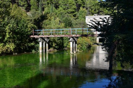 Kupalište na izvoru Jadra - Most s kojeg se skače
