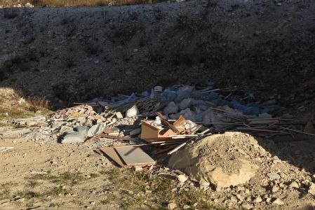 ODLAGALIŠTE OTPADA ISPOD BRZE CESTE (4)