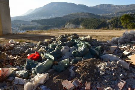 ODLAGALIŠTE OTPADA ISPOD BRZE CESTE (6)