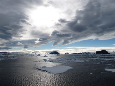 Navigating Between Ice in Antarctica by Gonzalo Javier Bertolotto Quintana (Chile)