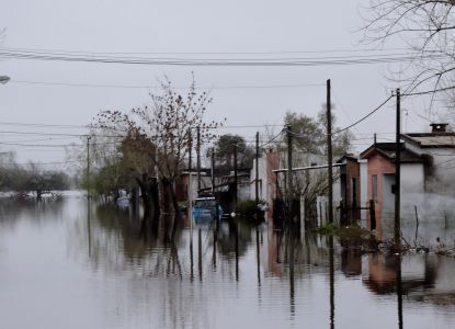 And again.....by Ana María Figari (Durazno, Uruguay). Inundation occurred in Durazno, Uruguay as a result of the terrible rains with more than 6000 people evacuated. In this area there are several inundation in a few years.