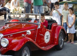 Promenada starih limenih ljubimaca ulicama Grada Solina