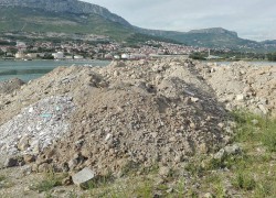 SKANDALOZNO Grad Solin očistio Kosicu pa dopustio odlaganje otpada Vodoprivredi d.d