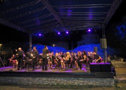 Gradina ..,Vici Vukovu, u čast …!