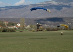 Aeroklub Sinj vr&scaron;i upis kandidata za padobransku obuku
