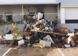 VATROGASCI NA TERENU: Zbog požara evakuirana zgrada u Solinu, zapaljeni stan pun smeća