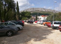 SKANDAL U SOLINU!!! Di su nestale pare za parking kod ambulante???