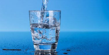 Znate li što se dogodi kada pijete vodu na prazan želudac?