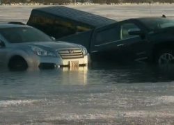 Ljudi parkirali misleći da je led ispod njih čvrst