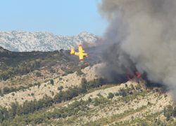 GORI I U OPĆINI KLIS: Dva kanadera gase u Dugobabama