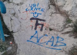 Uz samu Riku, na stoljetnom kamenu