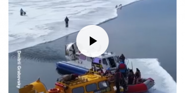 Krstarenje Bajkalom na santi leda (VIDEO)