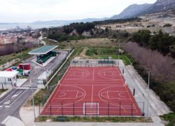 Dalibore, lako je tuđim *urcem slamu mlatiti…