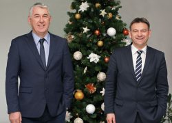 Klanovi popustili pod pritiskom vrha, stranka ide u remont