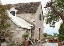 TRADICIJSKA KUĆA PARAĆ