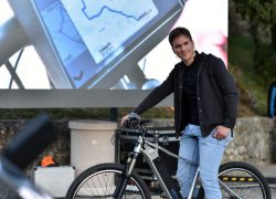 MLADI UMOVI MIJENJAJU DRUŠTVO Mario Ljubičić iz Runovića i njegov elektrobicikl GuideB