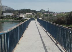 Zašto komunalci Grada Solina nisu obojali ogradu mosta na Šukici?