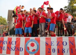 Mravinčani proslavili naslov prvaka, a sad ih čekaju kvalifikacije za ulazak u 3.HNL JUG