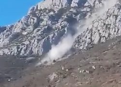 VIDEO Iznad Kaštela se odronilo brdo, kamene gromade stvarale veliku buku: “Treslo se kao da je potres”
