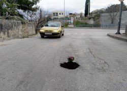 GRADONAČELNIČE ČEMU SLUŽI “GRADSKO OKO” I OPHODARSKA SLUŽBA KADA SE PRIJAVLJENE RUPE I RUPICE NE SANIRAJU?